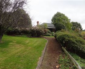 Camellia Cottage On Maple Hill