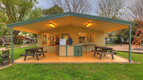 Breakaway Twin Rivers Caravan Park