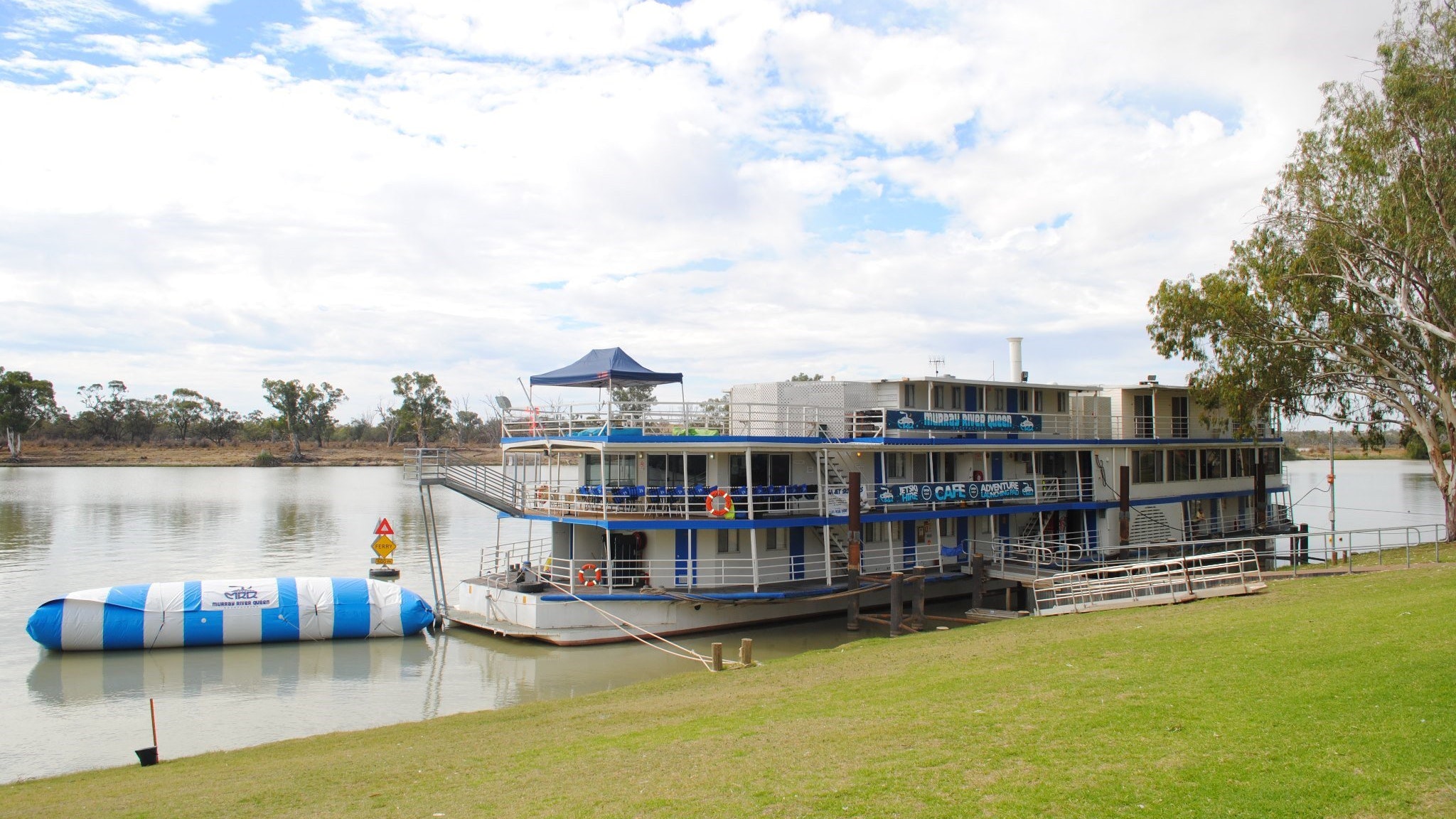Murray River Queen Backpackers
