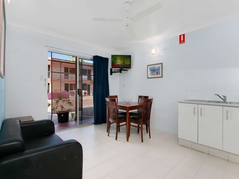 Cairns City Palms