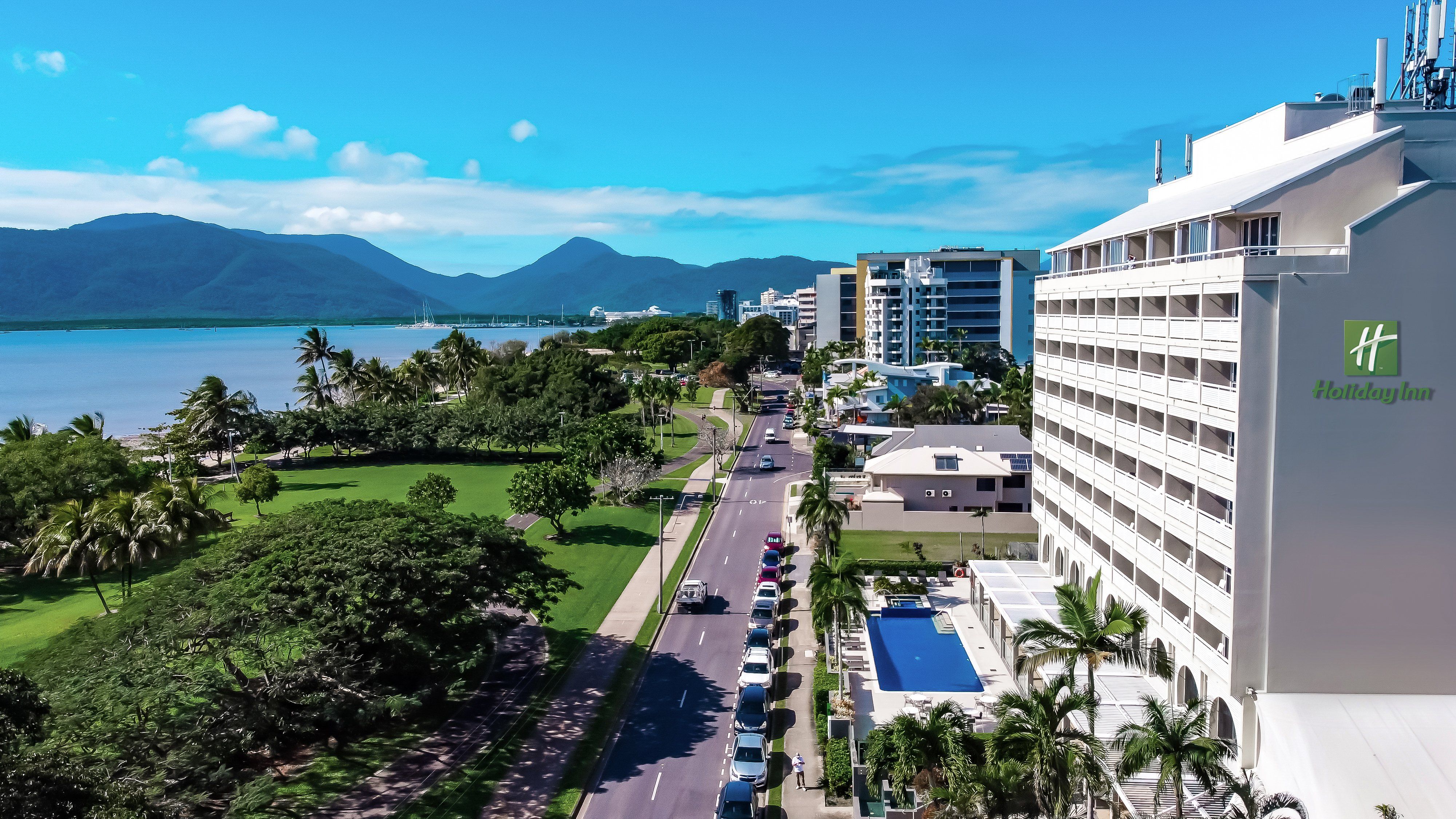 Holiday Inn Cairns Harbourside